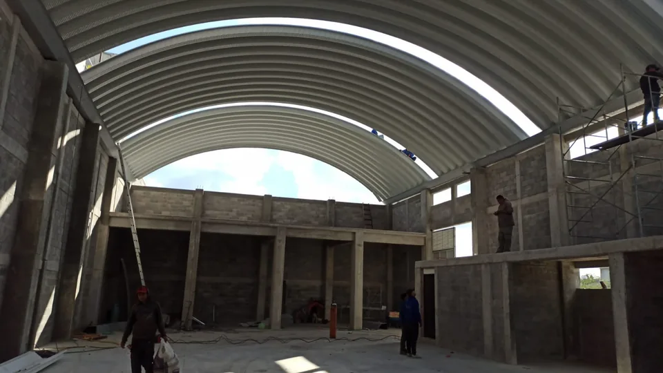 Interior de la bóveda estructural con muros de block, proyecto llave en mano de CODISA
